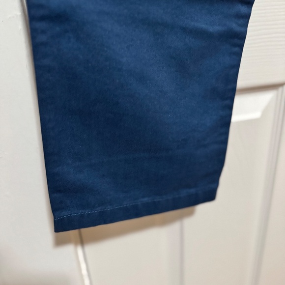 Men’s Khaki Pants (33x28) | Gap Lived-in Slim Khakis - Picture 6 of 10